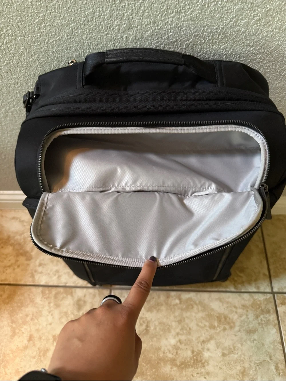 Tumi Voyager Black Carry-On Spinner Suitcase Travel Bag
